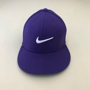 Nike True Mens Fitted Purple & White Hat